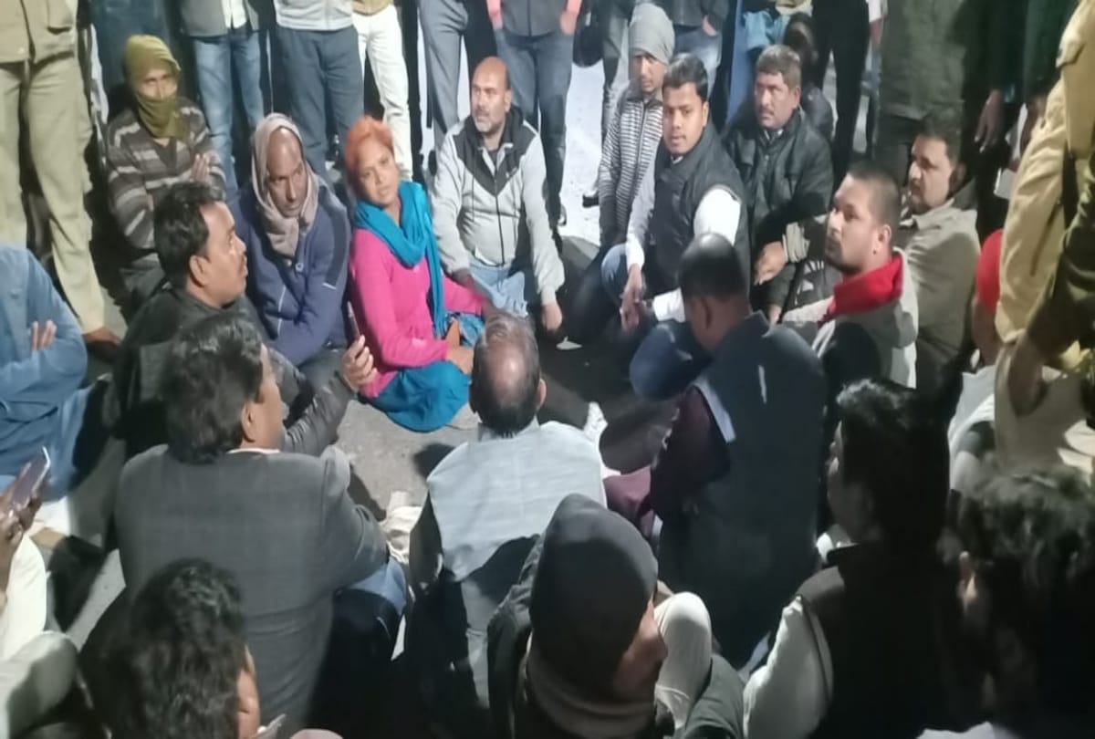 bjp mla seating the floor spport of school manager