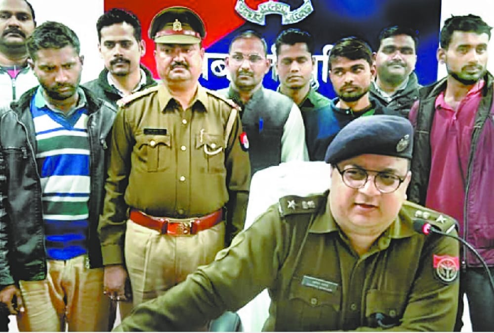 Five arrested asking for ransom from a businessman in raebareli.