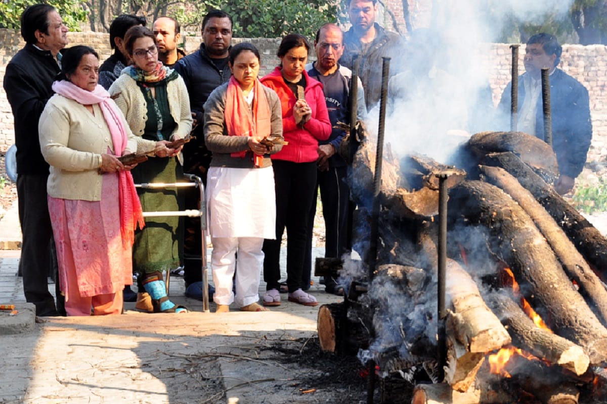 Daughters have cremated his father in Saharanpur