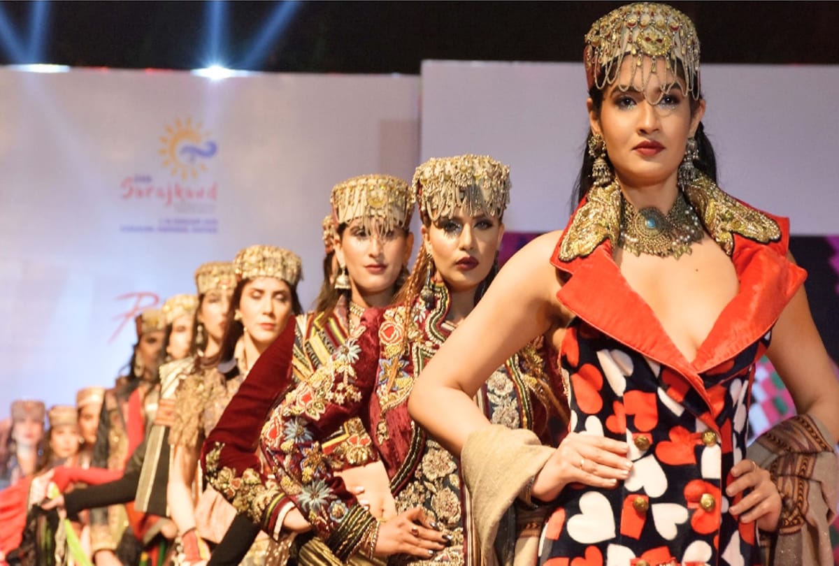 Youngsters dressed in Himachali Costumes catwalk at Surajkund fair, see stunning photos