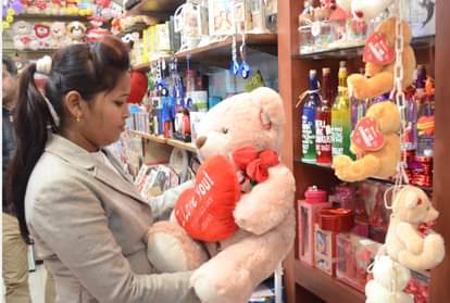 Valentine Week Day celebrated Teddy bear day in gorakhpur