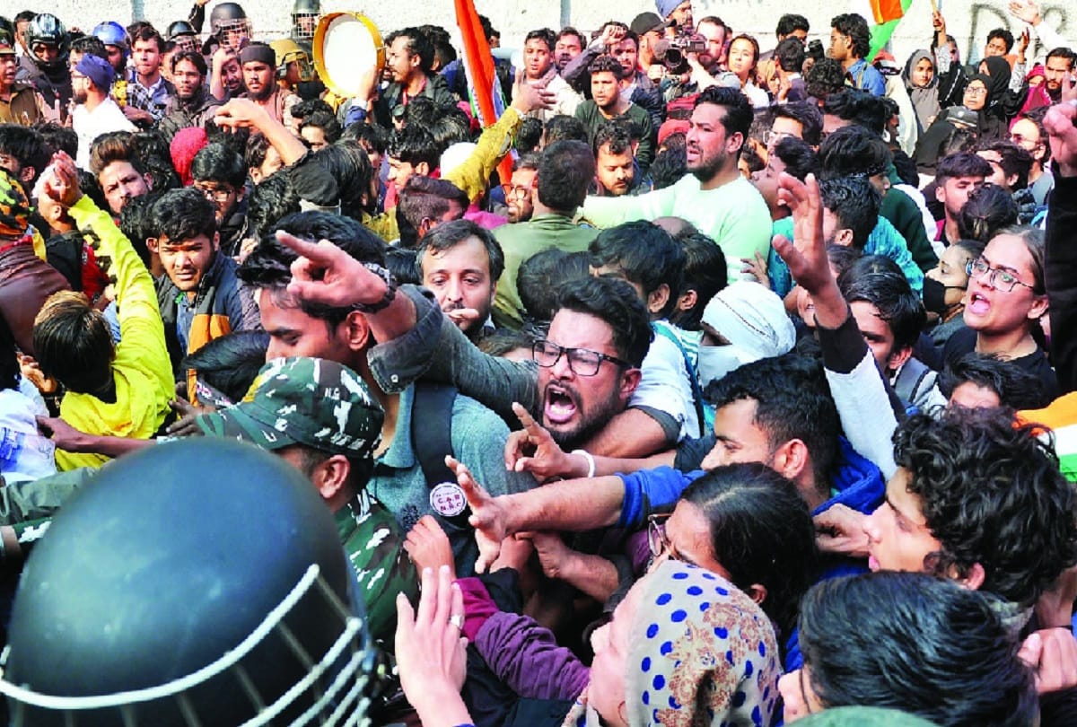 Jamia demonstration: 17 ambulances stuck in jam in six hour protest