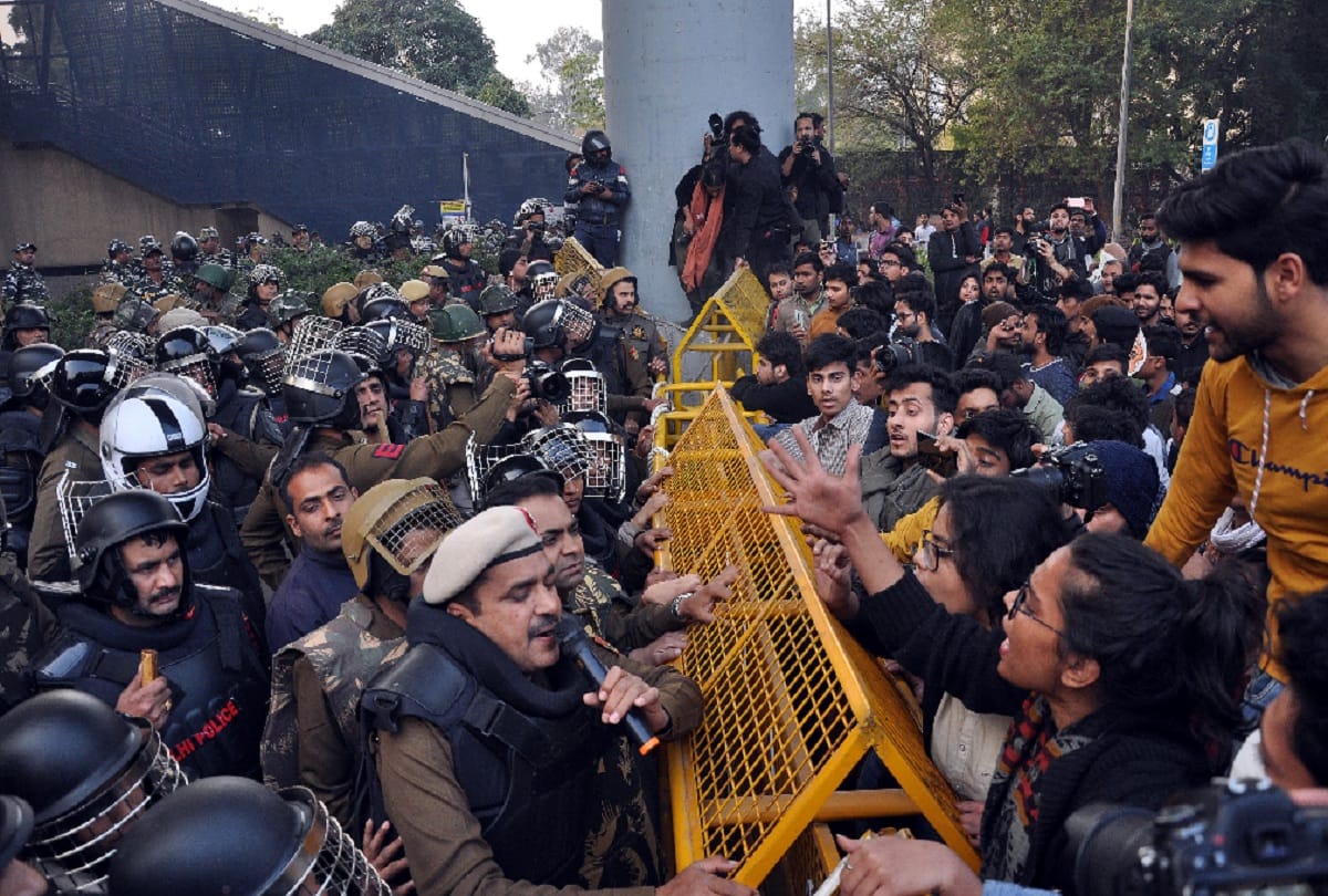 Jamia demonstration: 17 ambulances stuck in jam in six hour protest