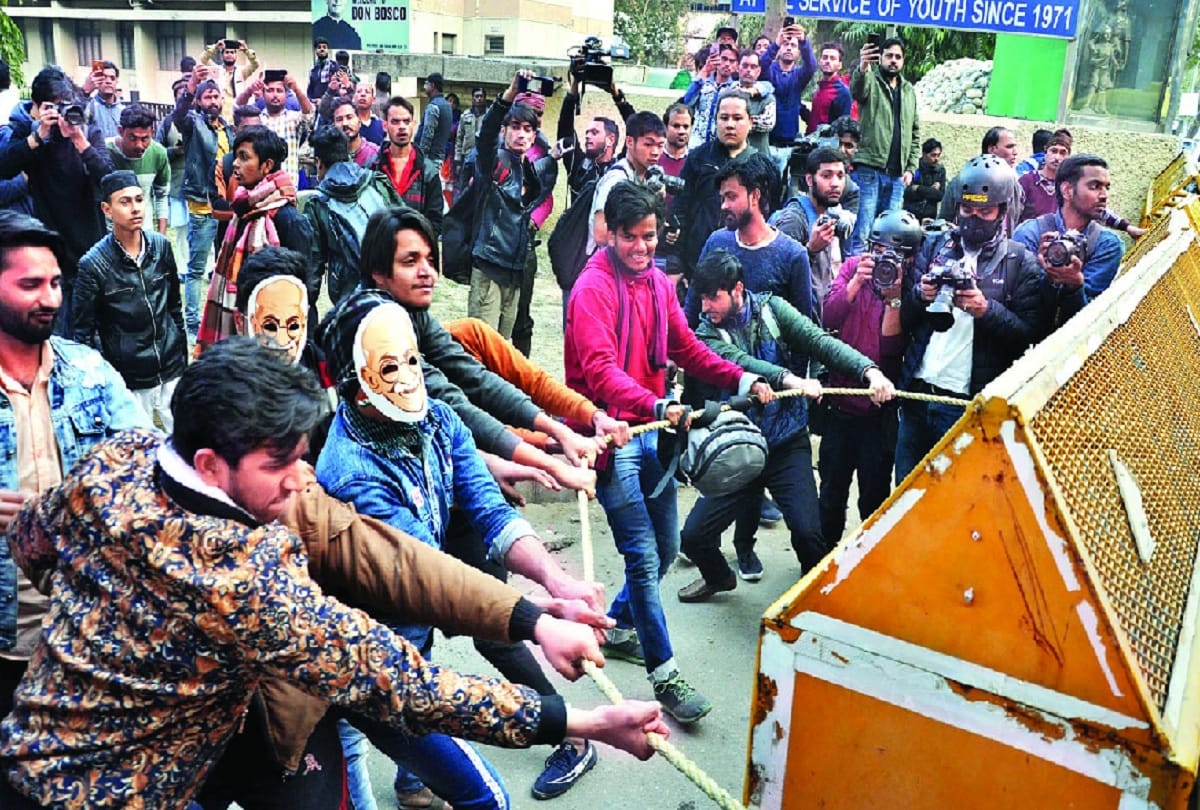 Jamia demonstration: 17 ambulances stuck in jam in six hour protest
