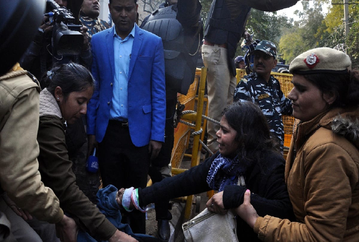 Jamia female students accused delhi police attacked on her private parts