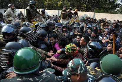 out siders nuisance in Jamia students march police lathi charge