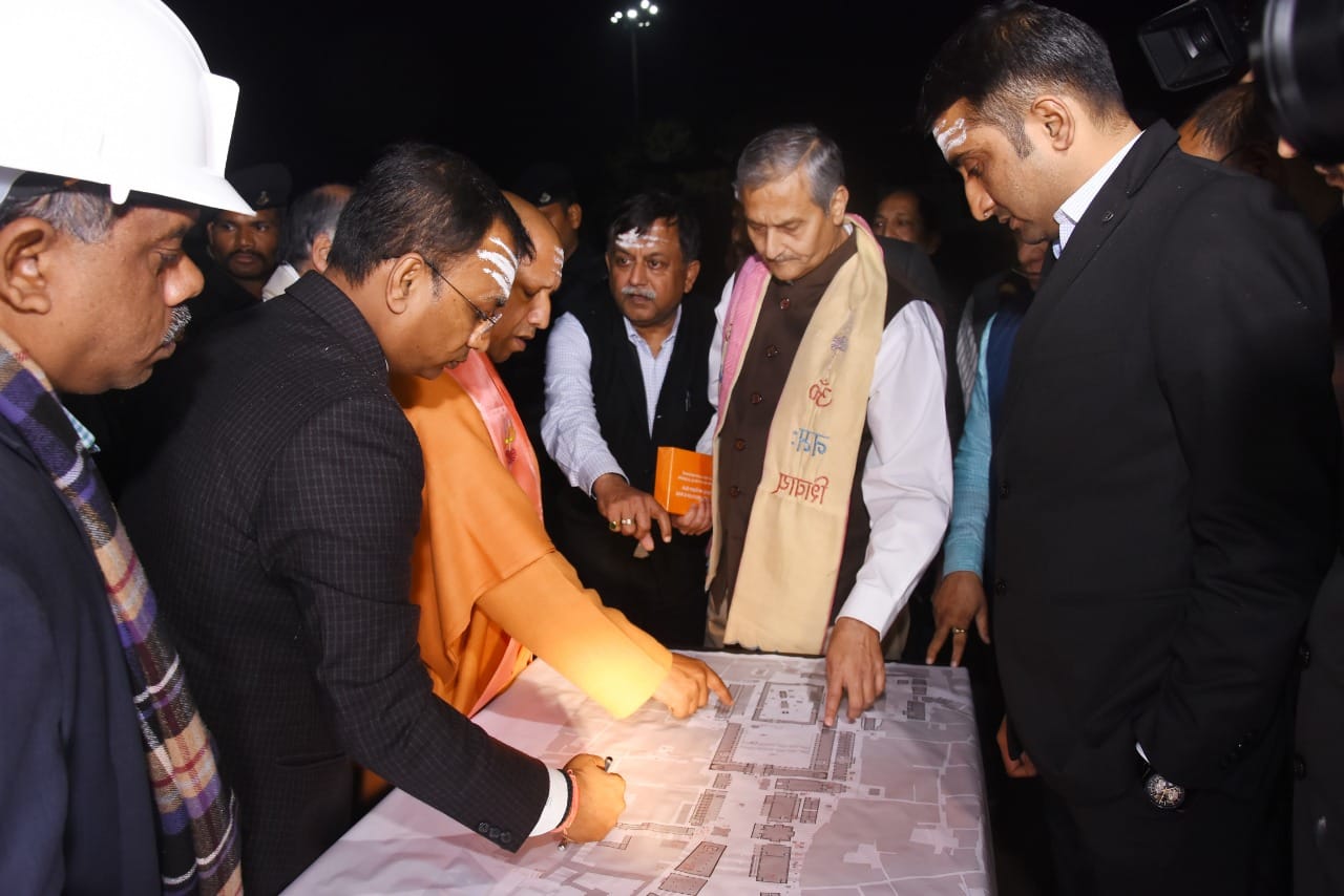 CM does not want to leave any money in PM's tour, inspecting Kashi Vishwanath Corridor late at night
