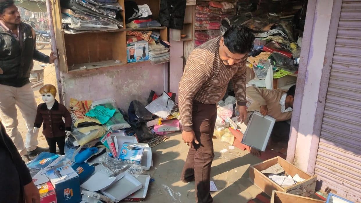 Cut the shop linter and steal cash and clothes