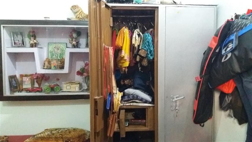 1.70 Lakh cash, jewellary, pistol theft from SI house