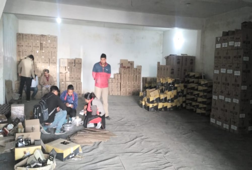 Dehradun: Excise department caught 384 Alcohol bottles from transport nagar