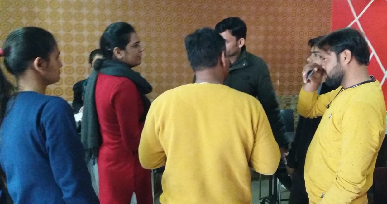 Hathras: Lovely couple found in coffee house