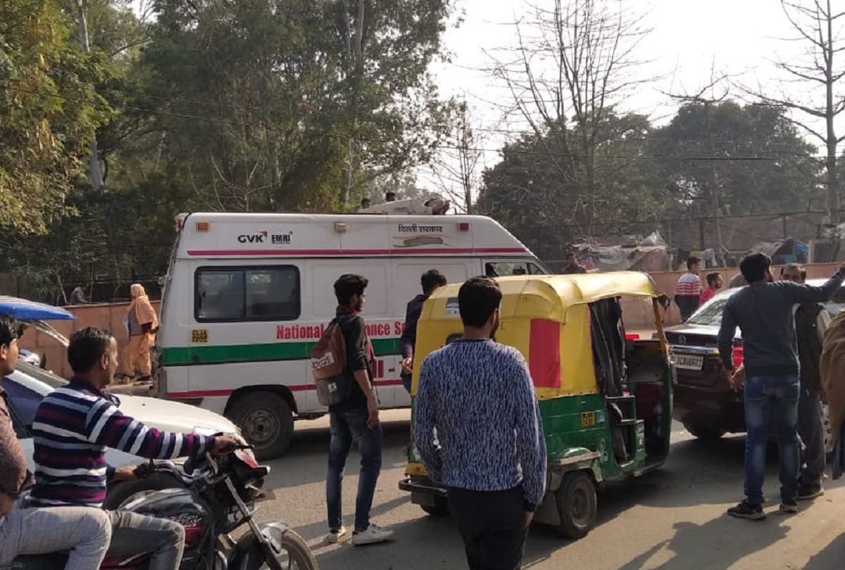 Jamia demonstration: 17 ambulances stuck in jam in six hour protest