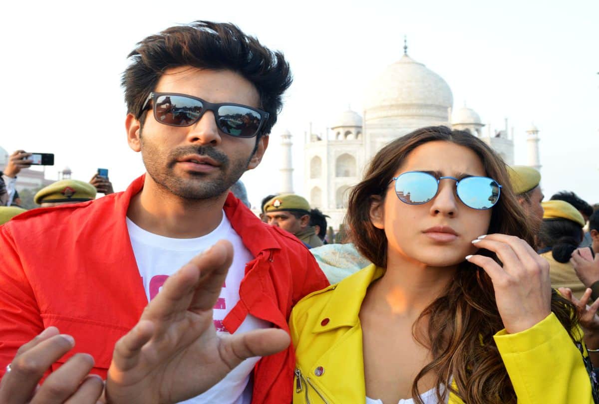 Love Aaj Kal stars kartik Aryaan and Sara Ali Khan visits Taj Mahal