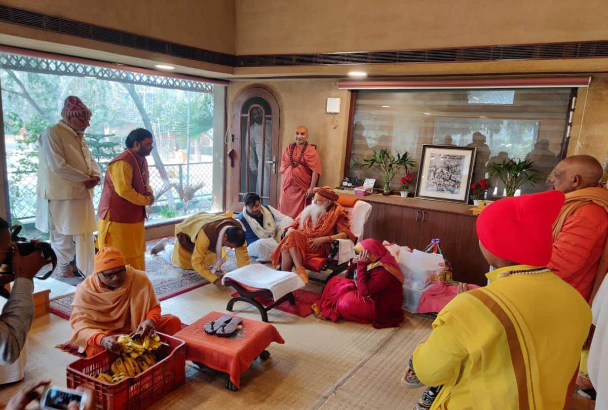 Deputy Cm Keshav Prasad Maurya Reach Vrindavan Midnight Talks With Saints On Ram Mandir