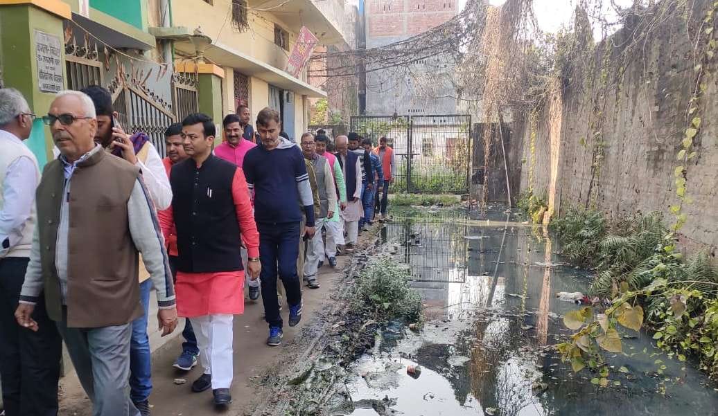 Minister inspects the colony