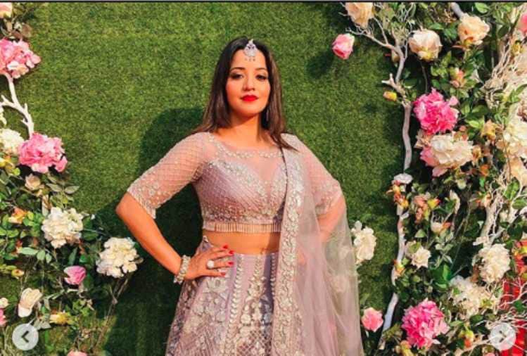 actress monalisa sister in law riya singh wedding photo viral
