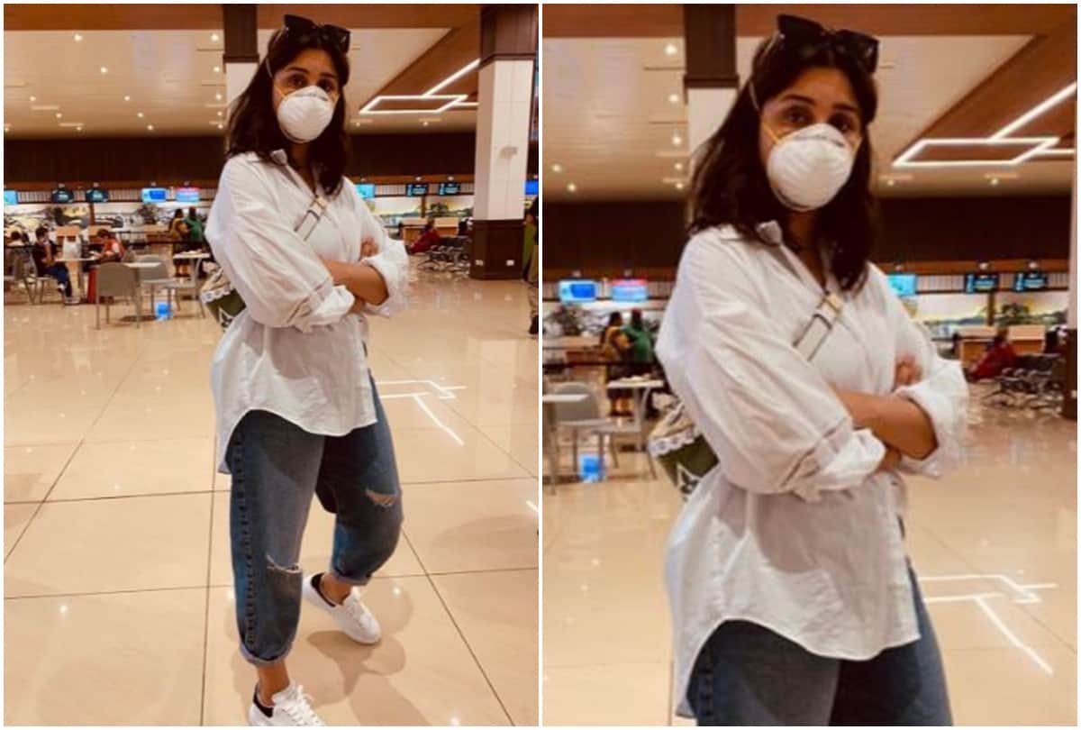 Parineeti Chopra Got Trolled For Mask Photoshoot on Airport Against Corona Virus