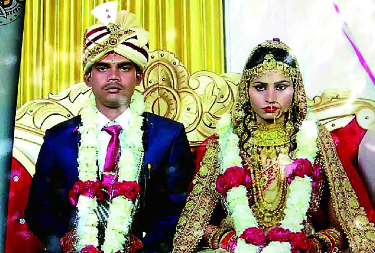 Husband martyred in Naxalite attack, wife cried wrapped in body, how will she live without you?