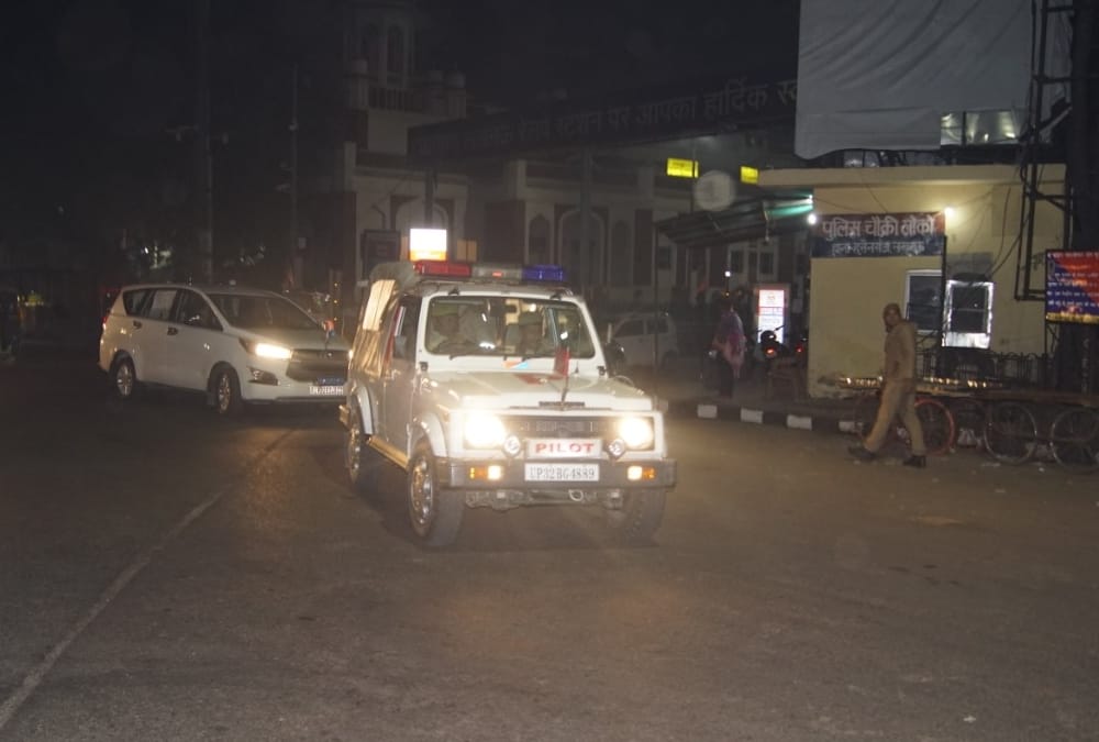 UP DGP and Police commissioner visit to watch alertness of policemen in Lucknow.