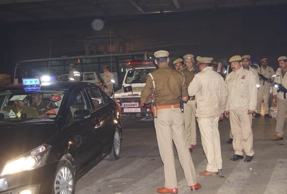 UP DGP and Police commissioner visit to watch alertness of policemen in Lucknow.