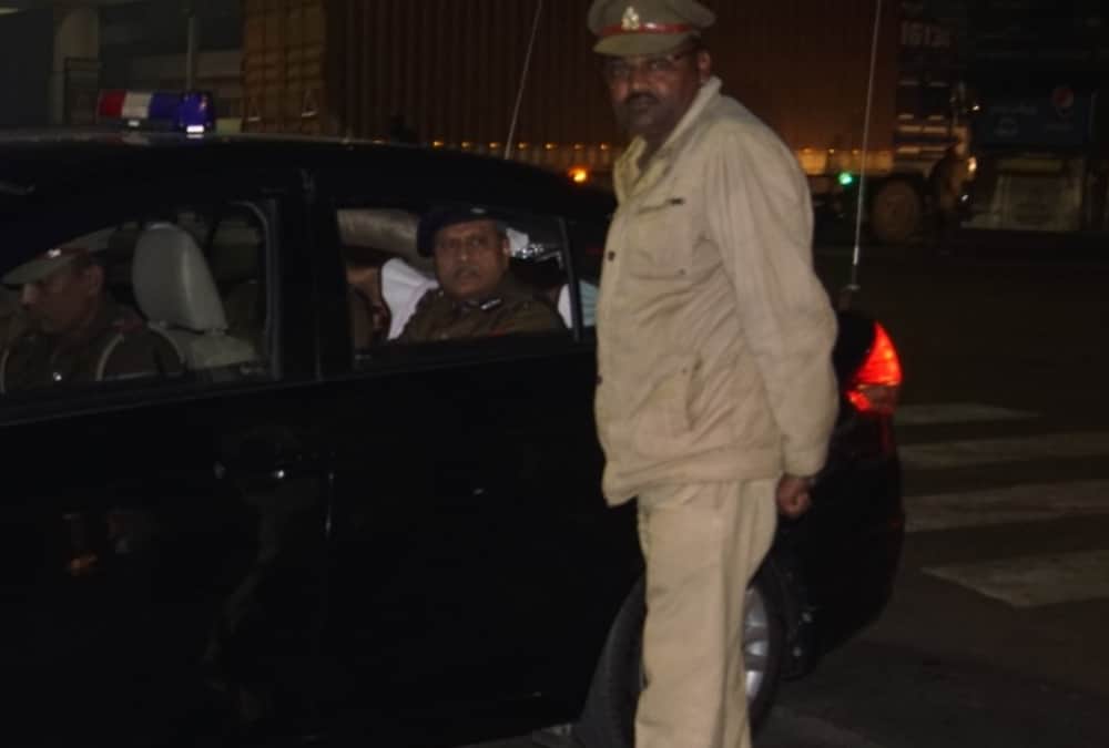 UP DGP and Police commissioner visit to watch alertness of policemen in Lucknow.