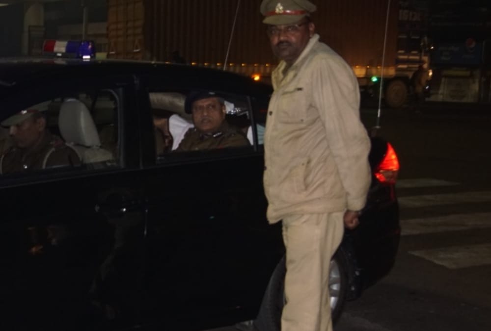 UP DGP and Police commissioner visit to watch alertness of policemen in Lucknow.