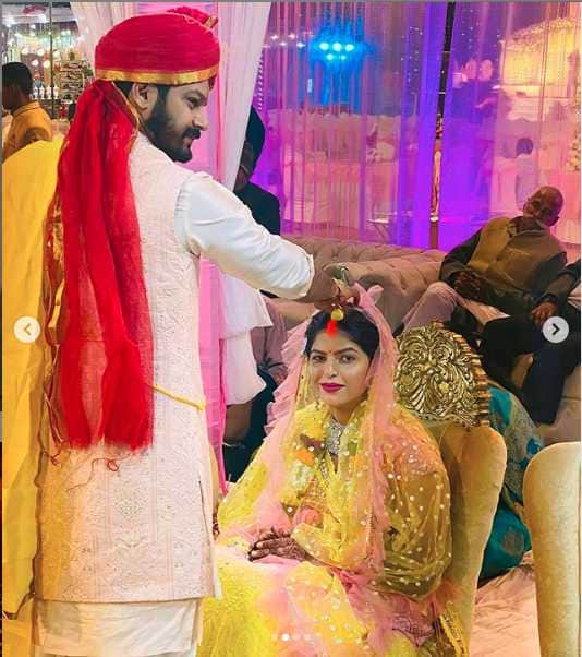 actress monalisa sister in law riya singh wedding photo viral