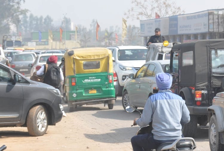 Traffic Jam, the work of widening the State Highway 12A has started in mohali