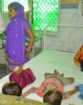 जिला अस्पताल के एनआरसी केंद्र में भर्ती अति कुपोषित बच्चे।