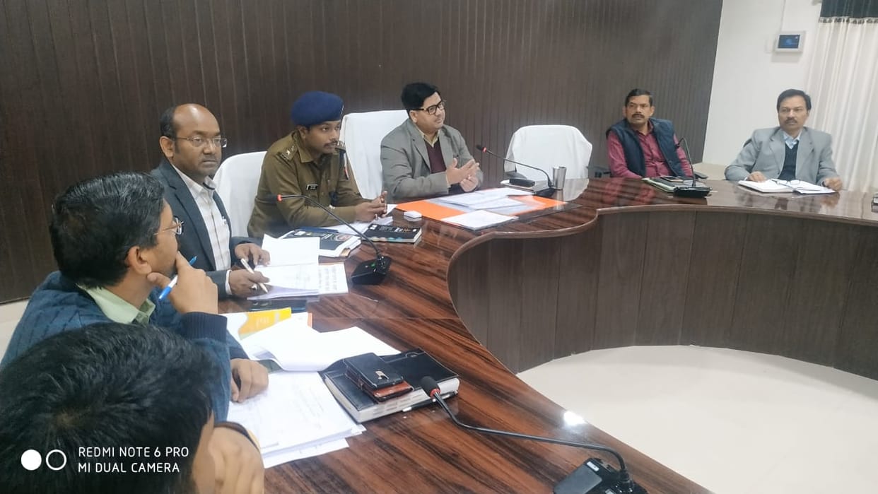 Chitrakoot DM orders, run campaign against liquor, land, forest mafia: DM