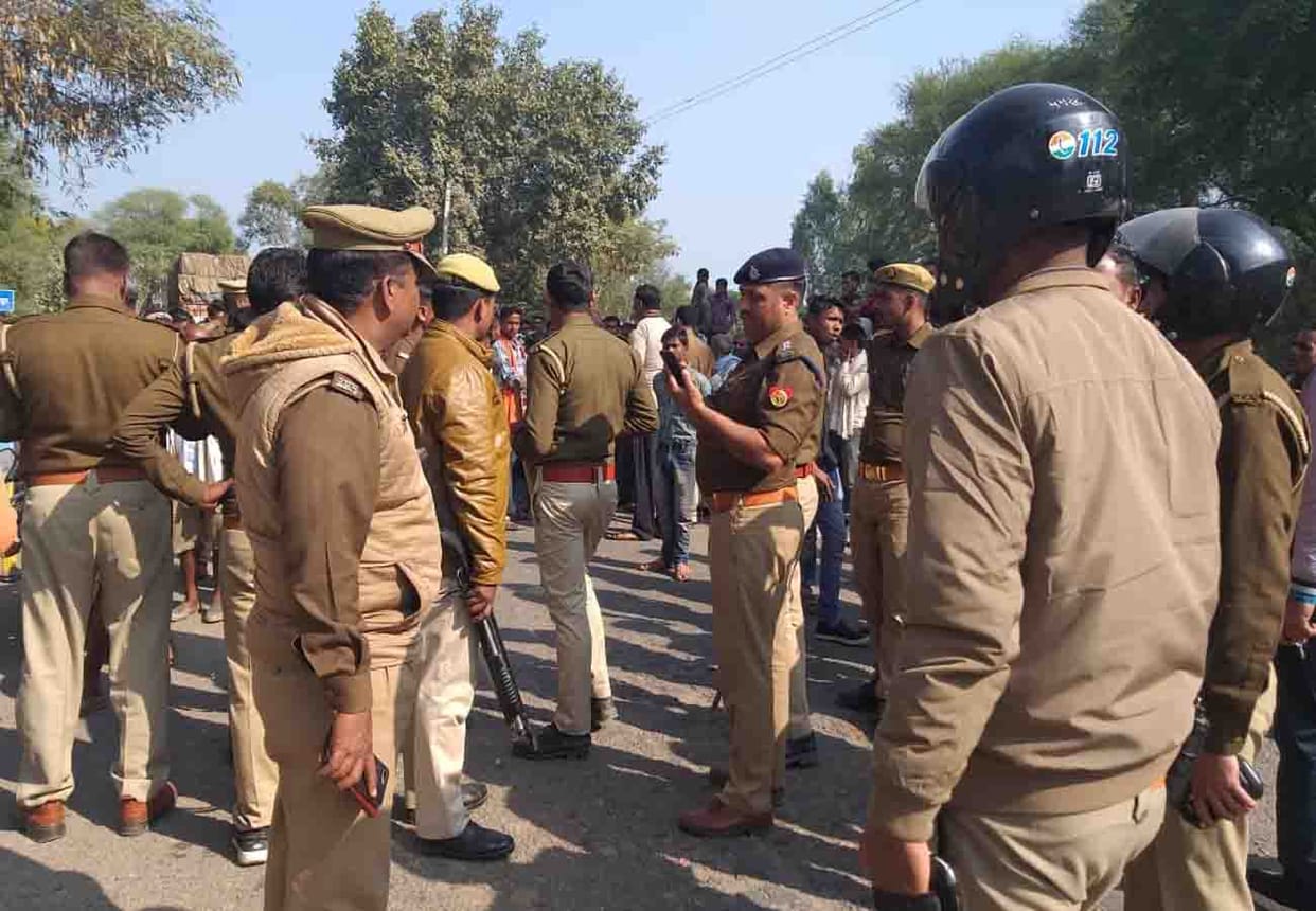 Wife commits suicide by hanging in Kanpur, husband keeps making video