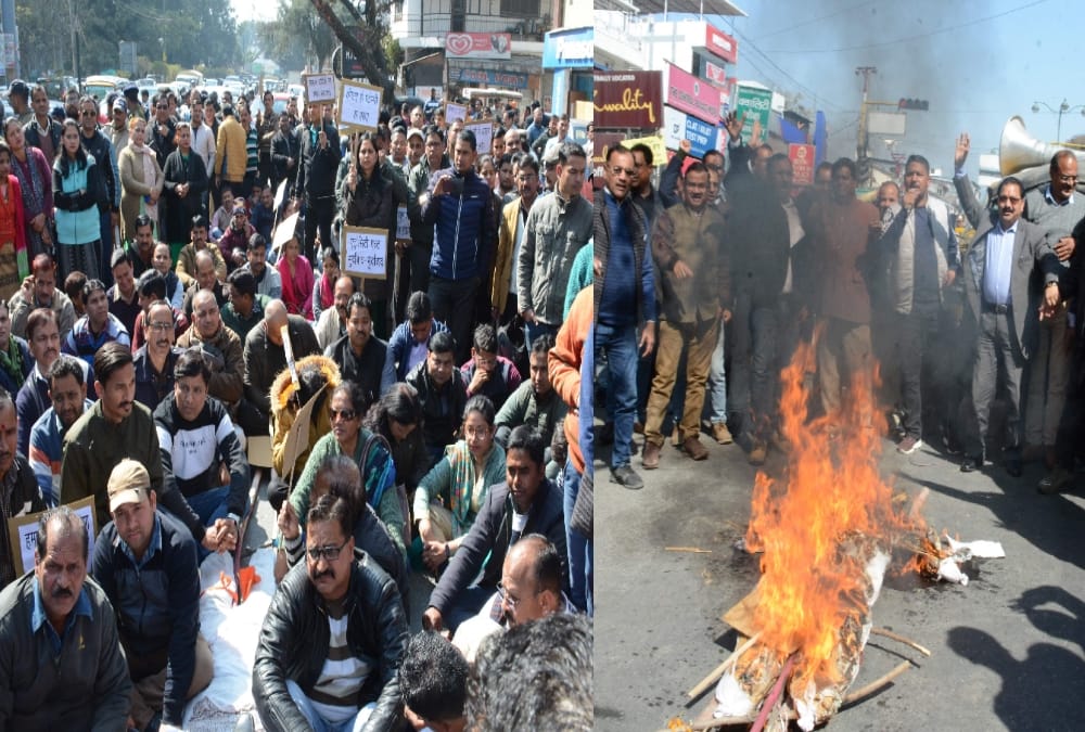 Reservation in promotion: Employees Burnt Rahul gandhi putla and warn for Work Boycott