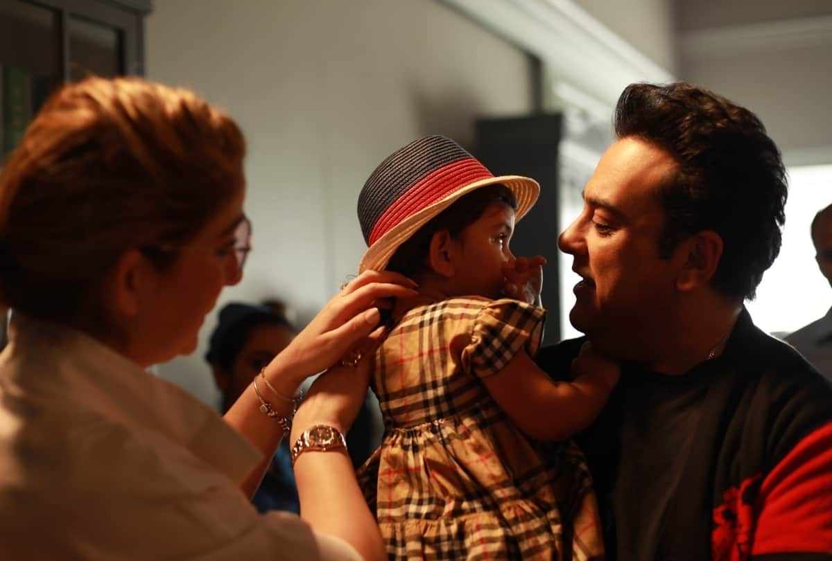 Adnan sami daughter Medina cried on the sets of Tu Yaad Aya due to father tears
