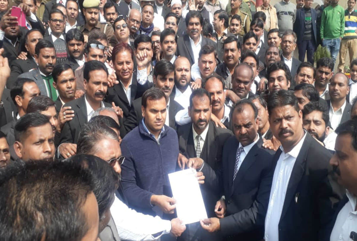 Young Lawyer Missing Advocates Protest Against Police in Firozabad