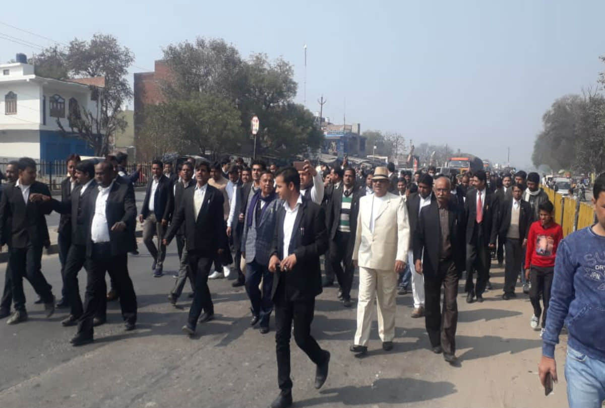 Young Lawyer Missing Advocates Protest Against Police in Firozabad