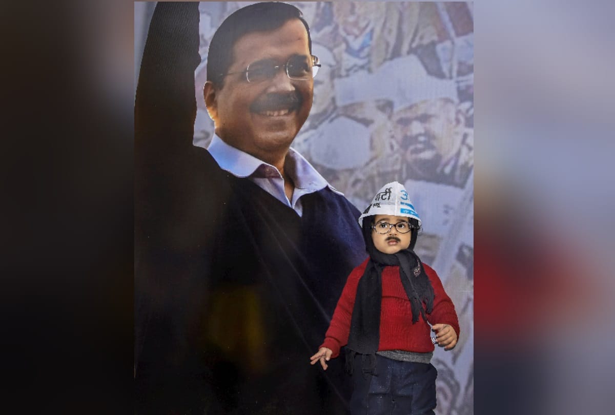 Delhi Election 2020 who is little cute kejriwal with muffler topi specs all about him