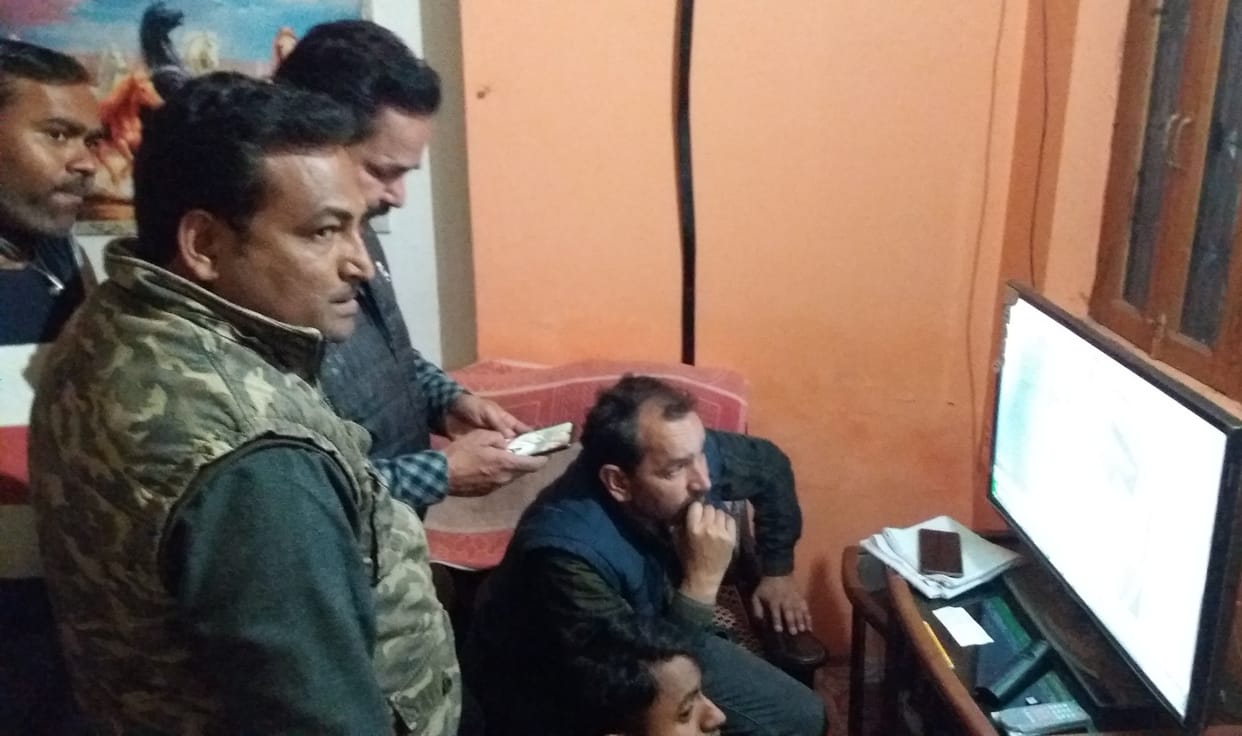 Hathras: Police did not mention the stolen pistol in the case