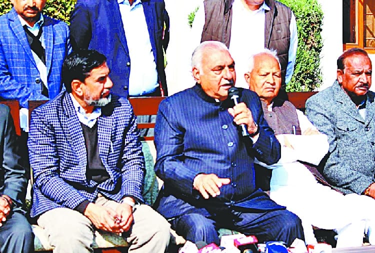 BS hooda targets on Haryana alliance government before Budget session