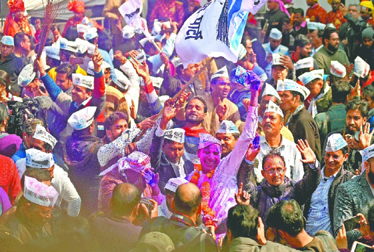 delhi election result 2020 AAP supporters celebrate after victory