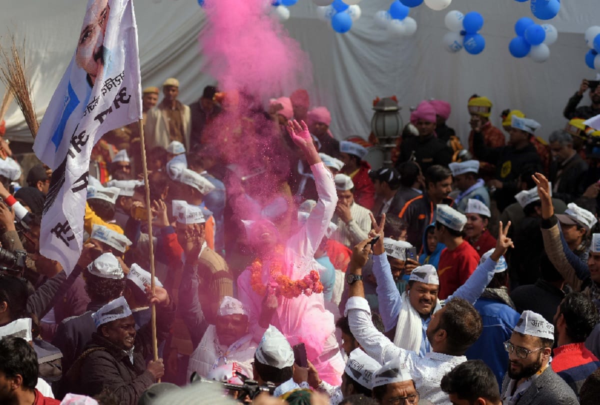 delhi election result 2020 AAP supporters celebrate after victory