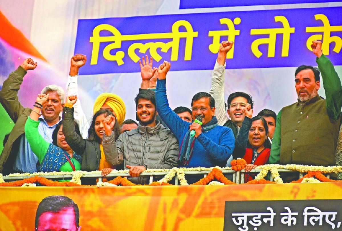 delhi election result 2020 AAP supporters celebrate after victory
