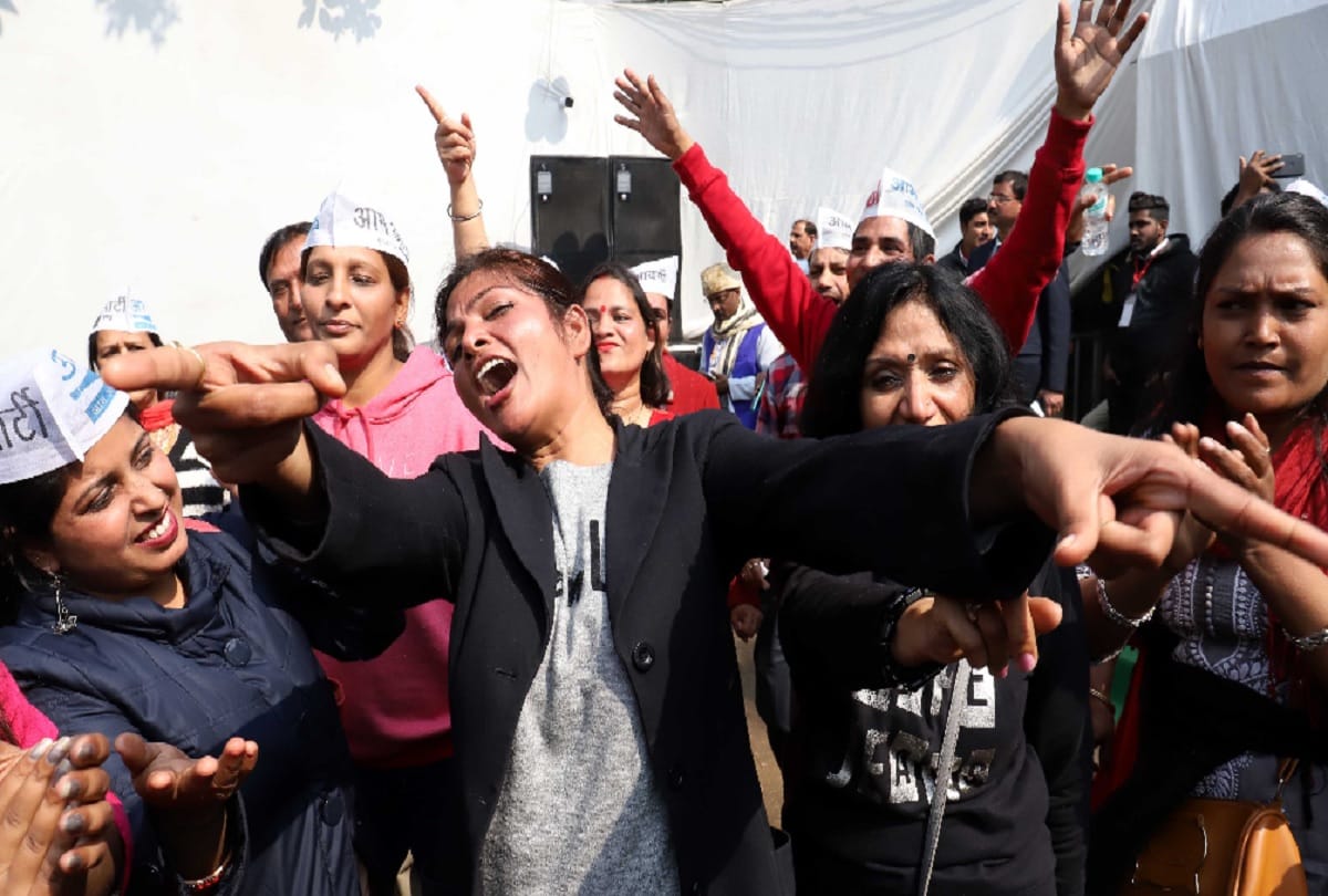 delhi election result 2020 AAP supporters celebrate after victory