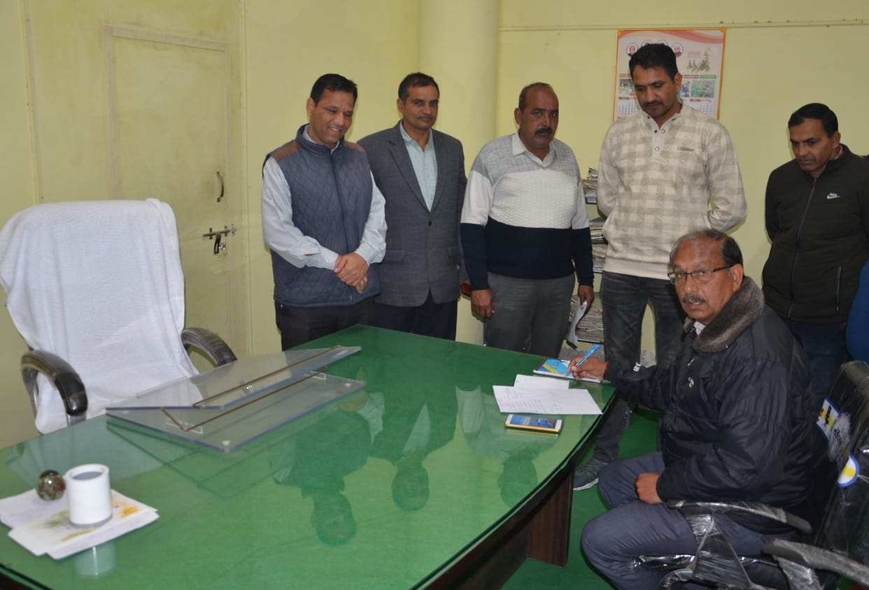 cm flying, six workers, inspection