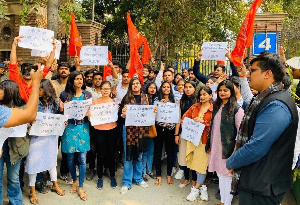 DUSU and ABVP protest against molestation
