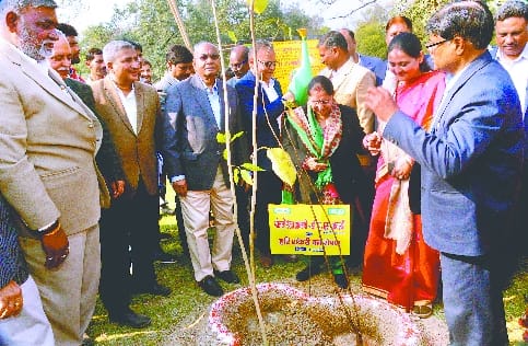 Managing Director on a three-day visit to IFFCO's Amla unit