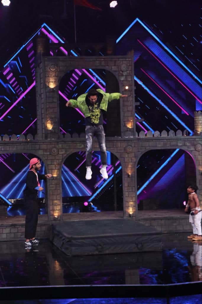 Exclusive pictures of Kartik Aryan stunt on dance plus five which got him injured