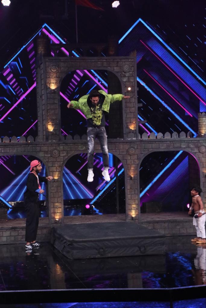 Exclusive pictures of Kartik Aryan stunt on dance plus five which got him injured