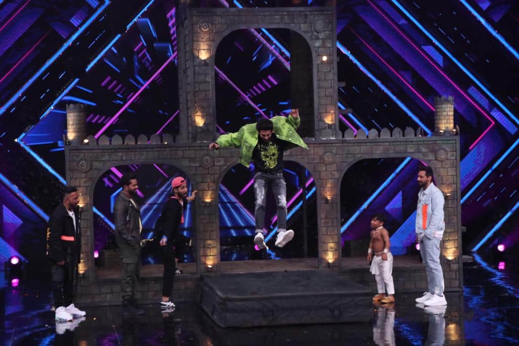 Exclusive pictures of Kartik Aryan stunt on dance plus five which got him injured