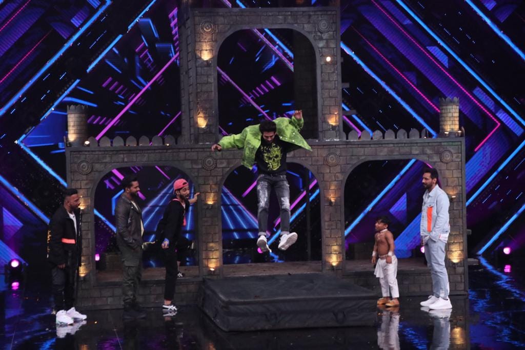 Exclusive pictures of Kartik Aryan stunt on dance plus five which got him injured