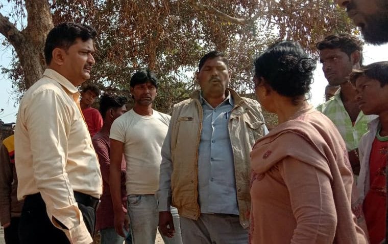 avaidh kabja hataane gae nagar panchaayat karmiyon se nokajhonk